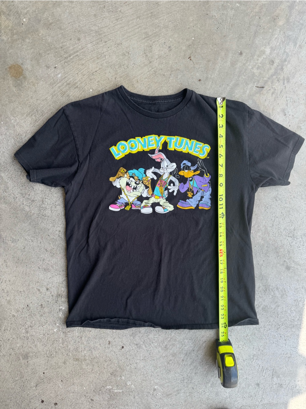 Warner Bros. Black Looney Tunes Hip Hop Graphic Tee with Yellow & Blue Logo Larg - Picture 6 of 7